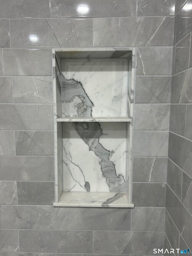 Building Photo - 54 Forest St