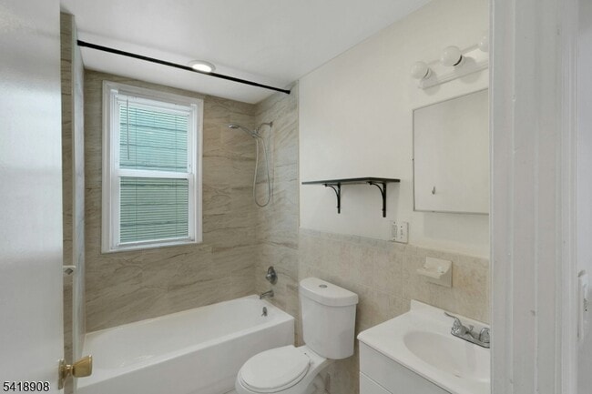 Building Photo - 496 S 21st St