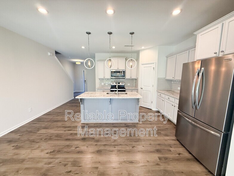 Building Photo - 140 Willow Green Dr