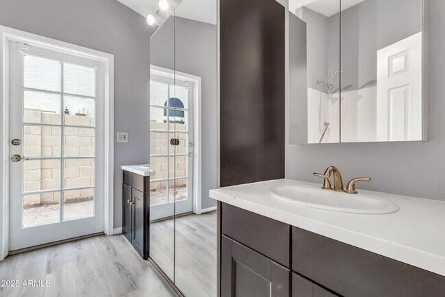 Building Photo - MOVE IN SPECIALS!! 15 DAYS RENT FREE!! Stunning 4beds/2.5baths single-level home in the heart of ...