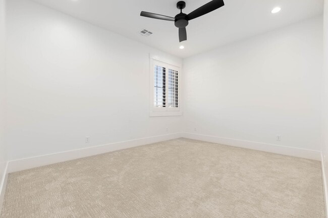 Building Photo - Gorgeous 5 bed 3.5 bath in Desert Canyons