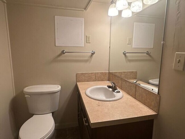 Building Photo - Charming 4 Bed Happy Valley Home