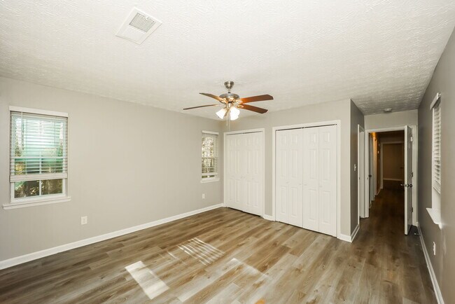 Building Photo - 540 Hillsdale Dr