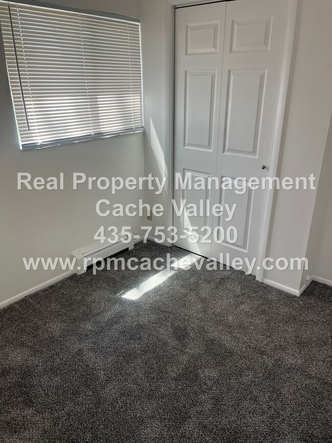 Building Photo - 408 N 200 W