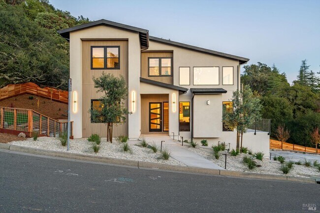 Building Photo - 1580 Clear Ridge Dr