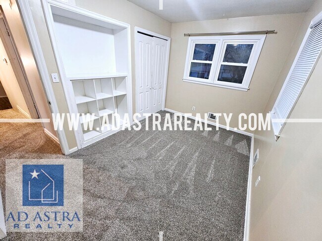 Building Photo - Open 3 Bed 2 Bath Home KCMO!!-Available NOW!!