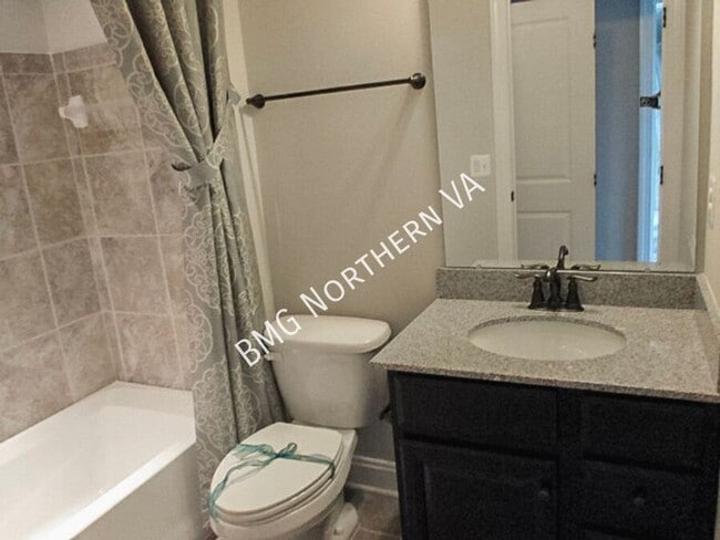 Building Photo - 24688 Hutchinson Farm Dr