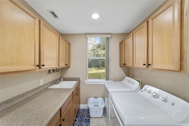 Building Photo - 1706 SW 27th St