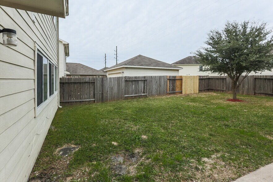 Building Photo - 20014 Rustic Lake Ln