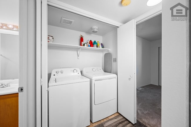 Building Photo - 2Bed/2Bath Condo at Thunderbird Rd/59th Ave! Ready for Immediate Move-In!