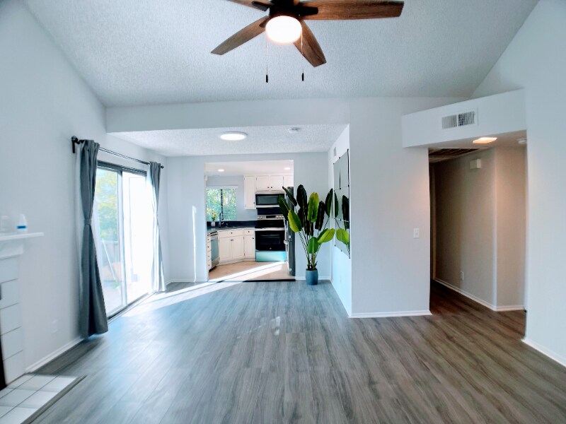 Building Photo - 22725 Lakeway Dr