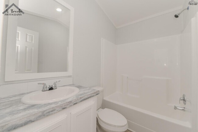 Building Photo - 106 S Pacific Ave