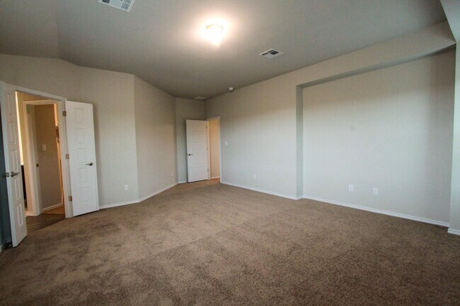 Building Photo - Newly Built 3 Bedroom, 2.5 Bath House in Round Rock's University Park Villas