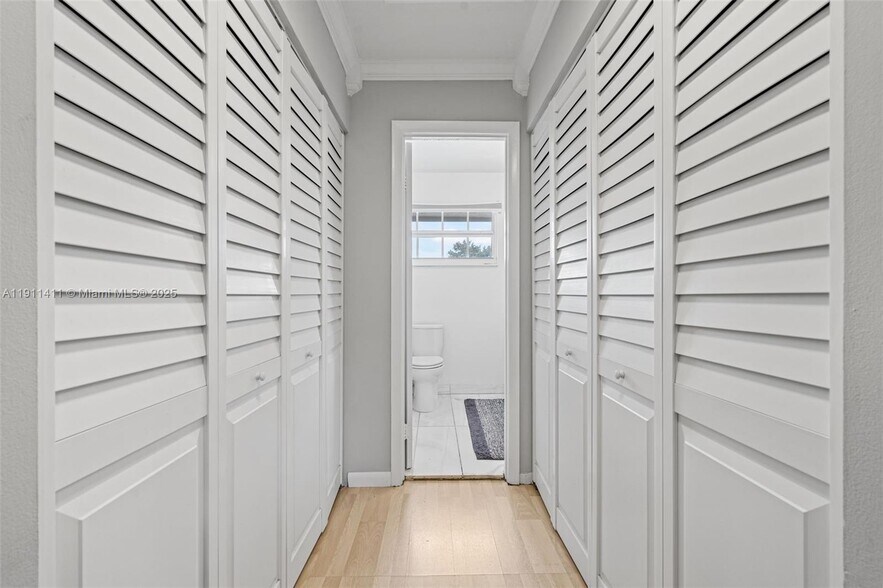 Building Photo - 8351 SW 39th Ct