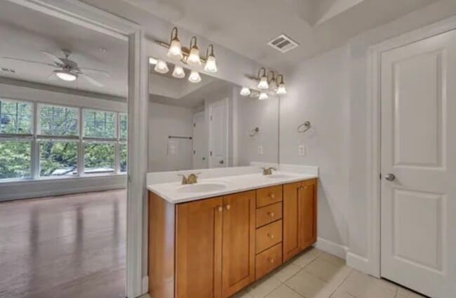 Building Photo - 1390 Dutch Valley Pl NE