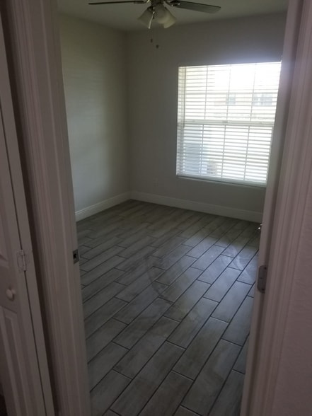 Building Photo - 1406 E Renfro St