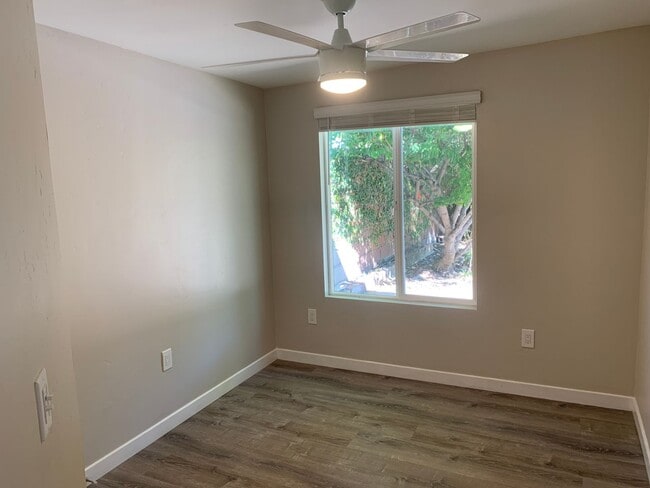 Building Photo - Nice 3 bedroom unit with Pool!