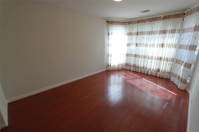 Building Photo - 629 Arrowood Pl