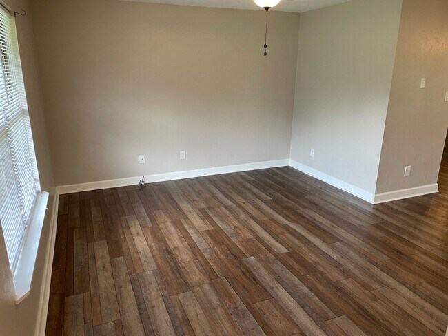 Building Photo - 2071 Little River Ln