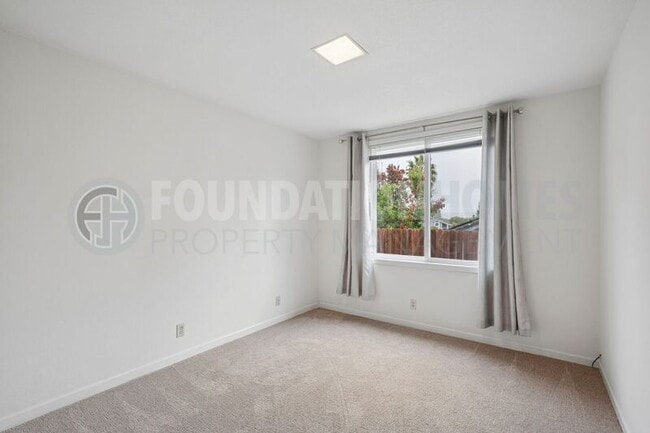 Building Photo - 27 Partridge Dr