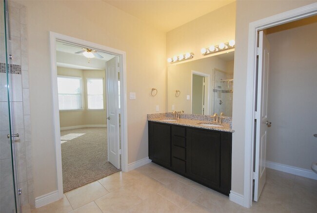 Building Photo - 5607 S Denham Ridge Ln