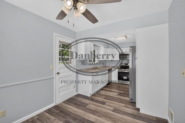 Building Photo - 6946 Kinsman Dr