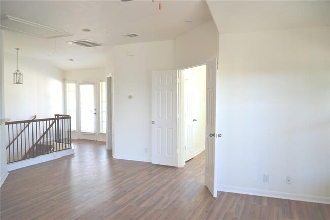 Building Photo - 9201 Brodie Ln