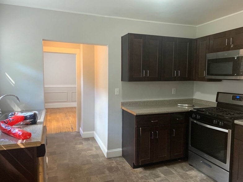 Building Photo - 136 Arlington St