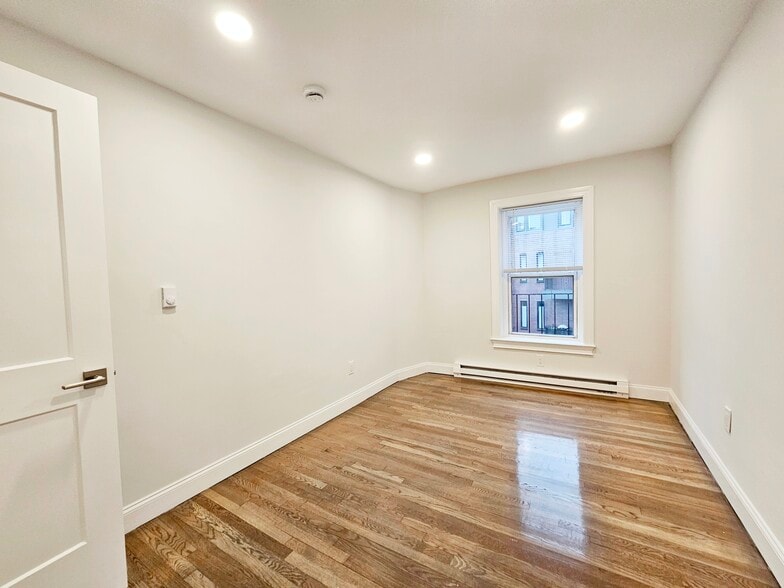 Building Photo - 501 Beacon St