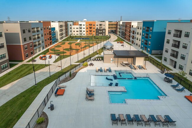 Building Photo - 2023 N Broadmoor Ave