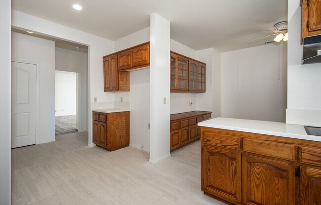 Building Photo - Spacious 4 Bedroom 3.5 Baths with Views!!