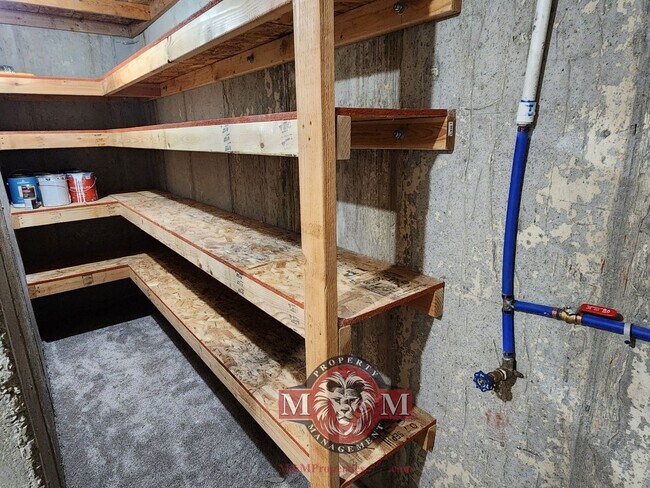 Building Photo - Remodeled 5 Bd Home in Midvale