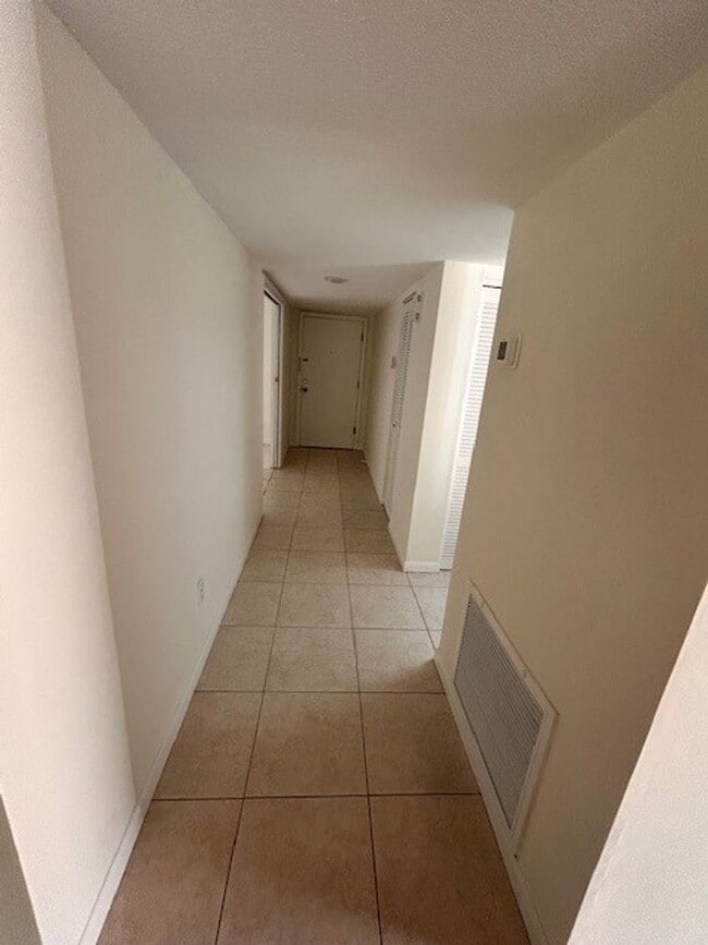 Building Photo - 50% of First Month Rent!  Newly renovated ...