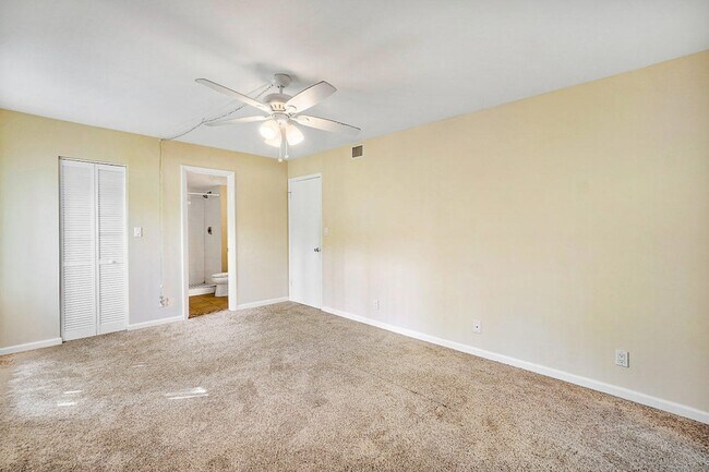 Building Photo - 6559 Chasewood Dr