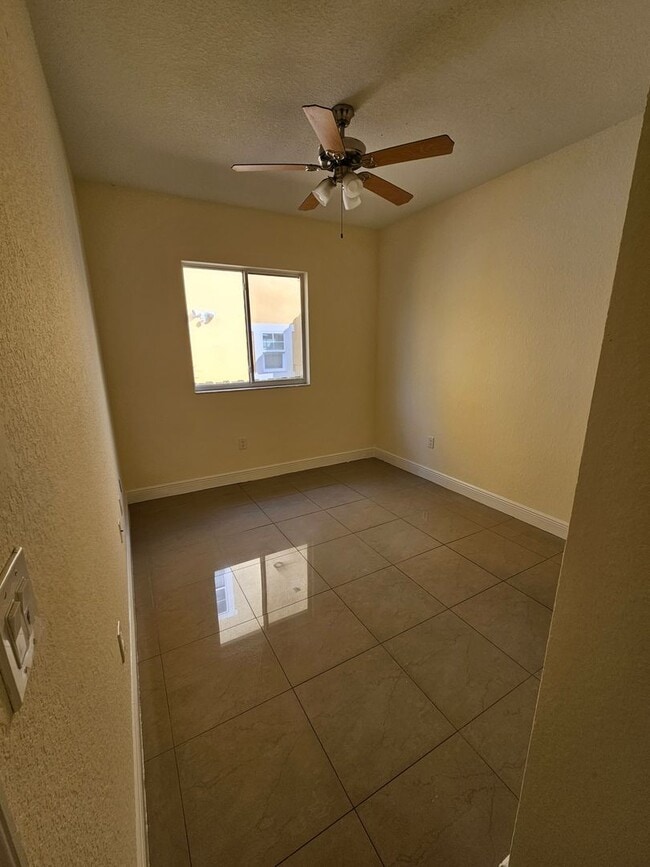Building Photo - 3/2 Townhouse in East Fort Lauderdale