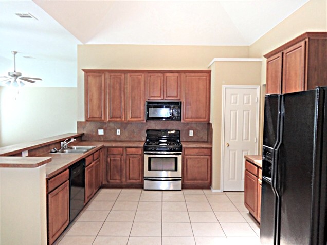 Building Photo - 817 Fox Hunt Trail