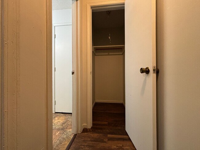 Building Photo - 1 Bedroom, 1 Bath Apartment at the Brookside Apartments