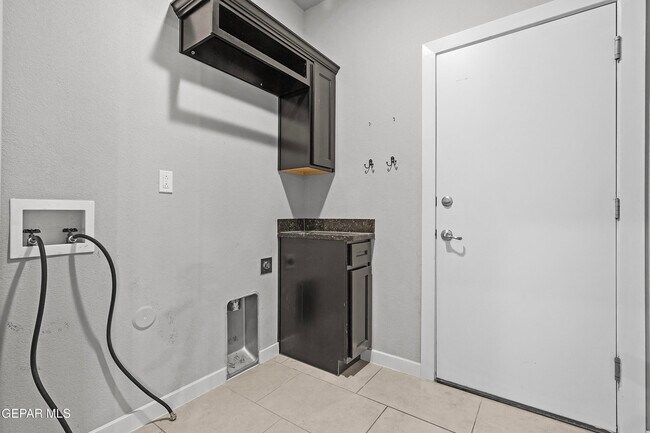 Building Photo - 6981 Black Mesquite Dr