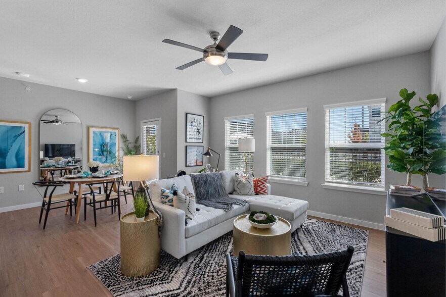 Building Photo - Comal Crossing at Creekside