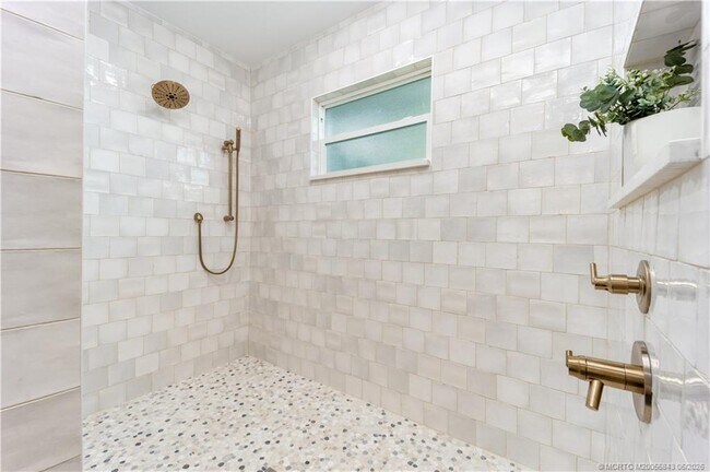 Building Photo - 533 SE Ocean Spray Terrace