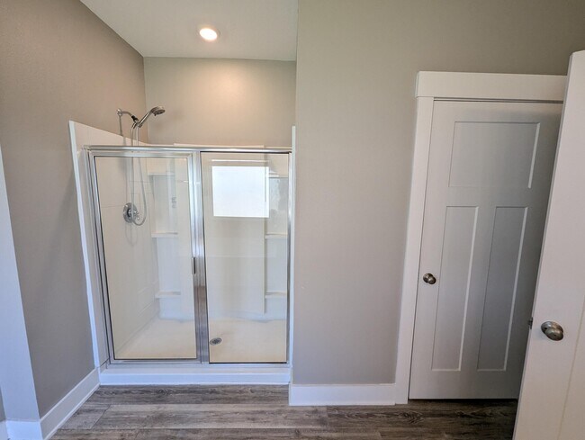 Building Photo - 6056 Forest Bay Ave
