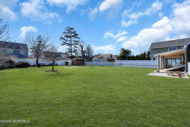 Building Photo - 633 Agnes Ave