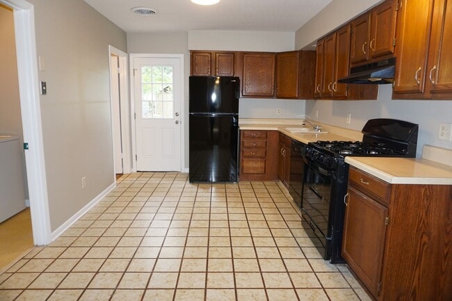 Building Photo - For Rent – Central Jonesboro Home - 3 bedr...