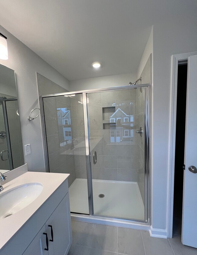 Building Photo - 375 Chesapeake Cmns St