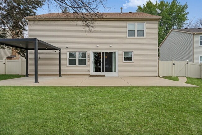 Building Photo - 1000 Cumberland Ln