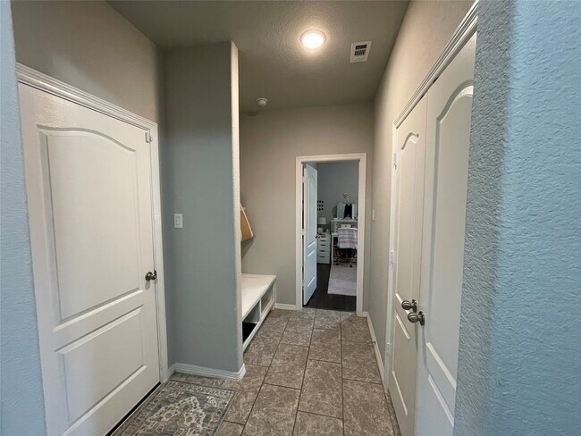 Building Photo - 25511 Northpark Lake Dr