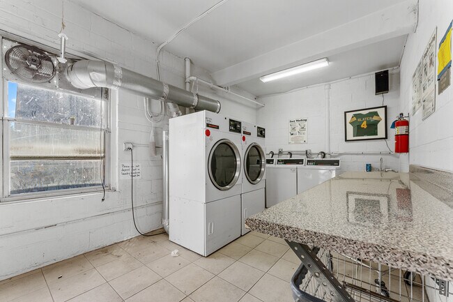 Building Photo - 30 Lenox Rd