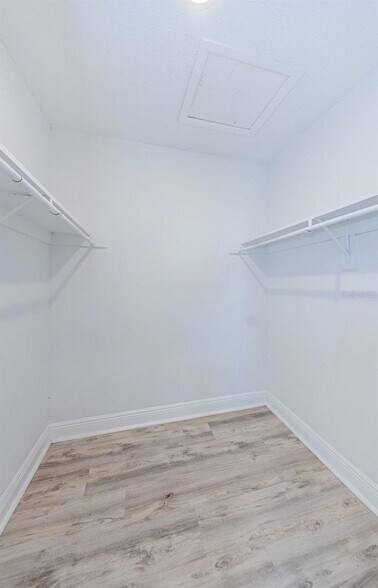 Building Photo - 722 116th Ave N