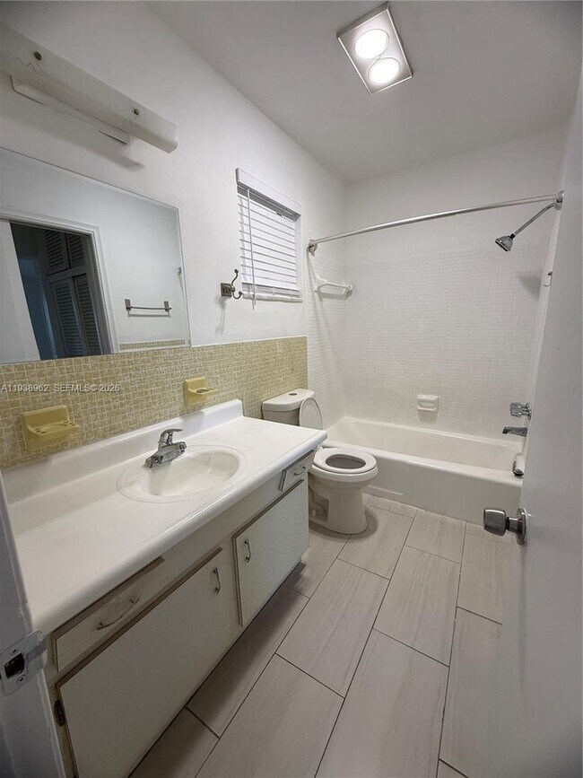 Building Photo - 2880 NE 203rd St