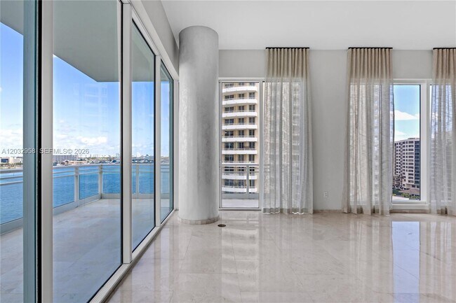 Building Photo - 900 Brickell Key Blvd